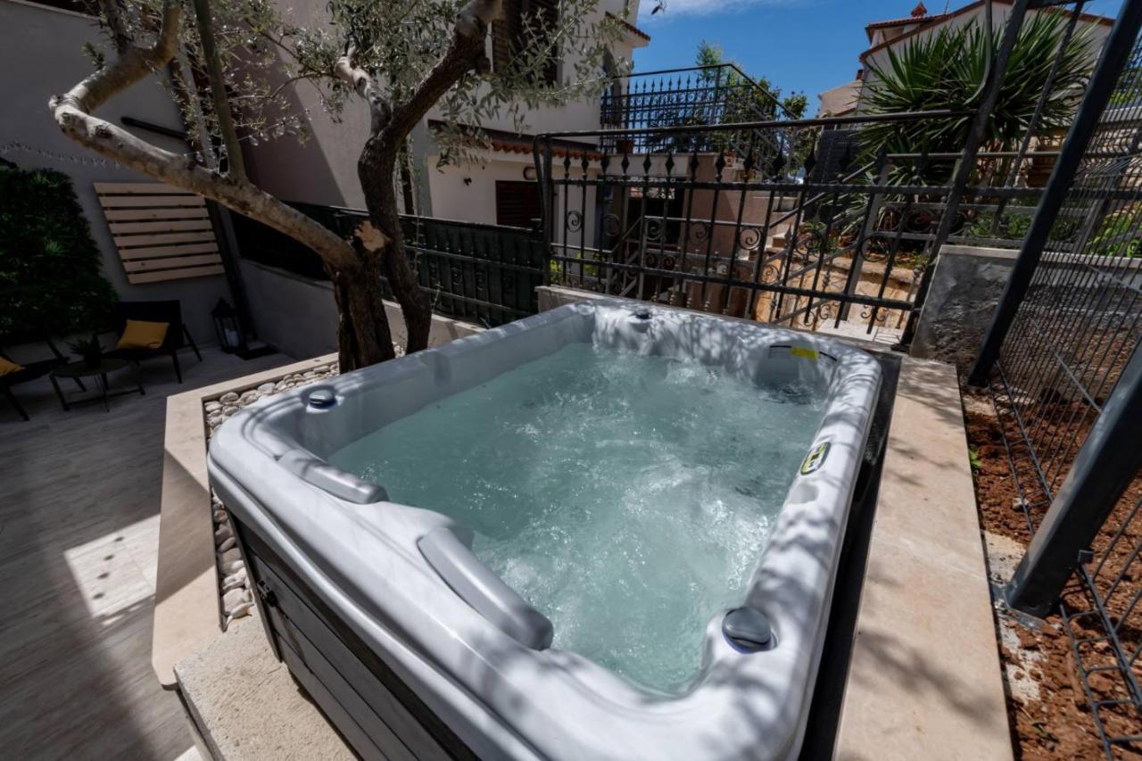 Studio Apartment Mare With Private Garden And Jacuzzi Vinkuran Eksteriør bilde