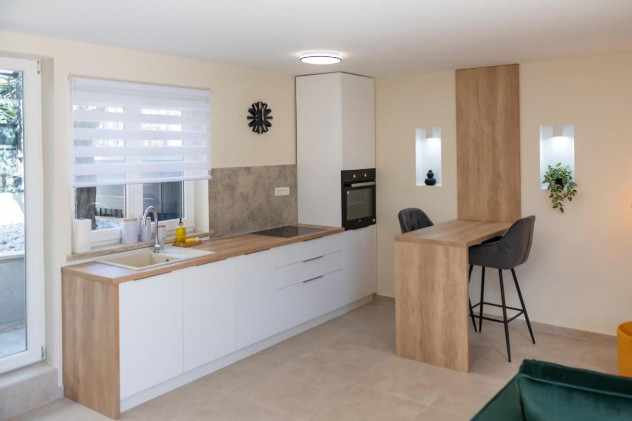 Studio Apartment Mare With Private Garden And Jacuzzi Vinkuran Eksteriør bilde